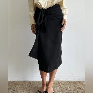 DONNI. linen wrap - black